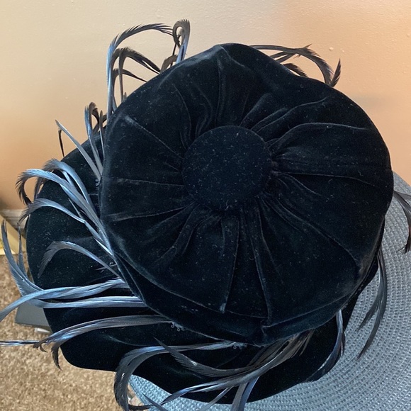 VTG 60’s CHRISTIAN DIOR Black Velvet Feather Hat - Picture 8 of 13